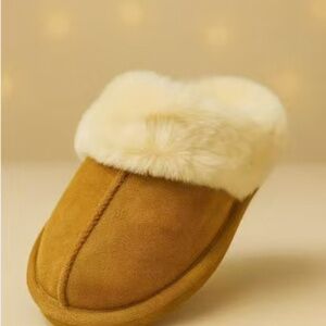 FUZZY TAN FUR SLIPPERS